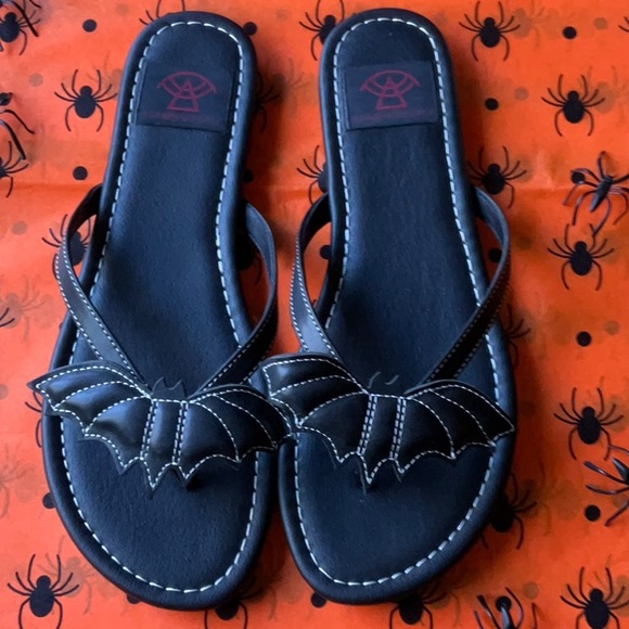 🦇 STRANGE CVLT BAT SANDALS 🦇 NWT 🦇 - Picture 5 of 16